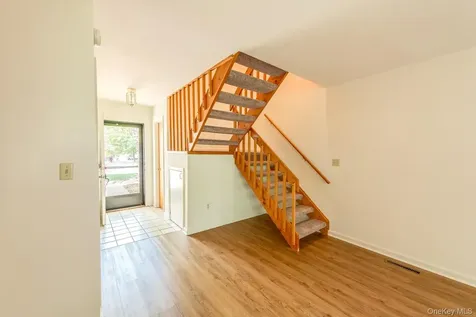 21 Topaz Run Poughkeepsie NY 12603