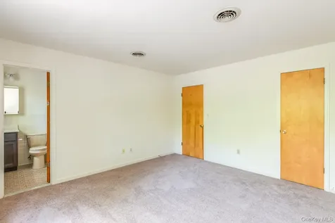 21 Topaz Run Poughkeepsie NY 12603