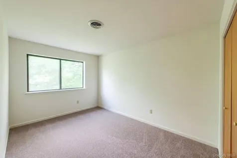 21 Topaz Run Poughkeepsie NY 12603