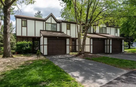 21 Topaz Run Poughkeepsie NY 12603