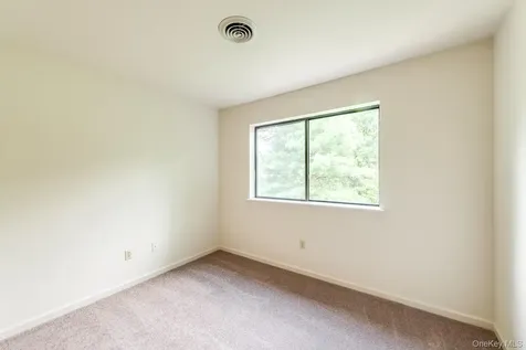 21 Topaz Run Poughkeepsie NY 12603