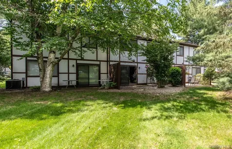 21 Topaz Run Poughkeepsie NY 12603