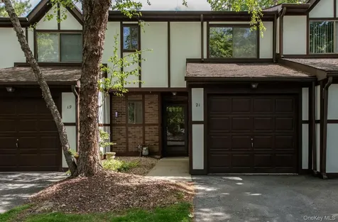 21 Topaz Run Poughkeepsie NY 12603