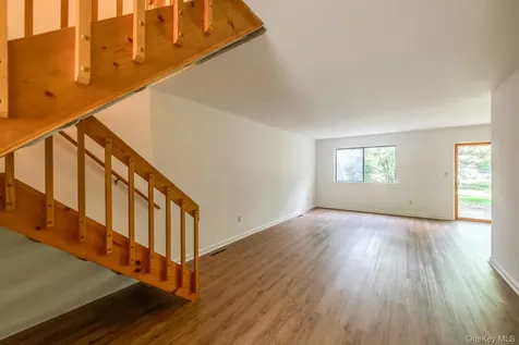 21 Topaz Run Poughkeepsie NY 12603