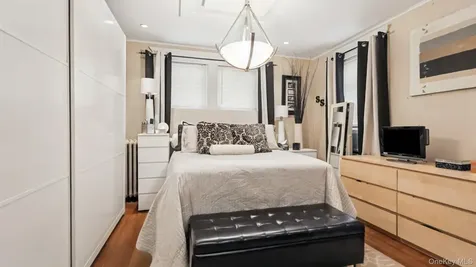 22 Mount Joy New Rochelle NY 10801