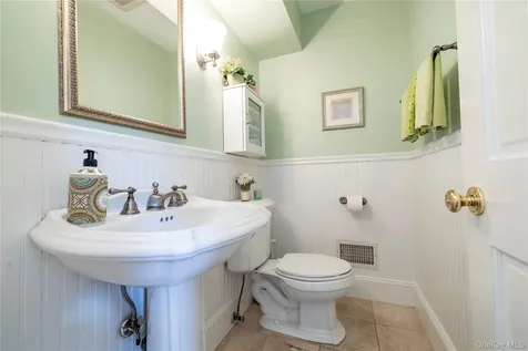 19 Oak Shore Drive Bayville NY 11709
