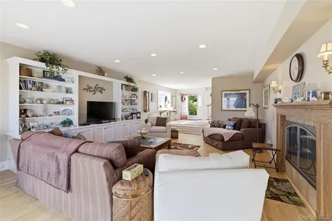 19 Oak Shore Drive Bayville NY 11709