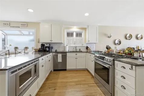 19 Oak Shore Drive Bayville NY 11709