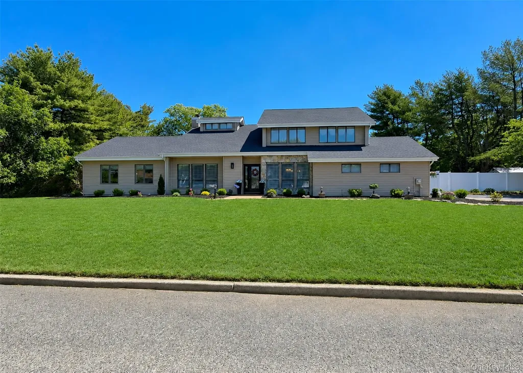 25 Vineyard Way Mount Sinai NY 11766