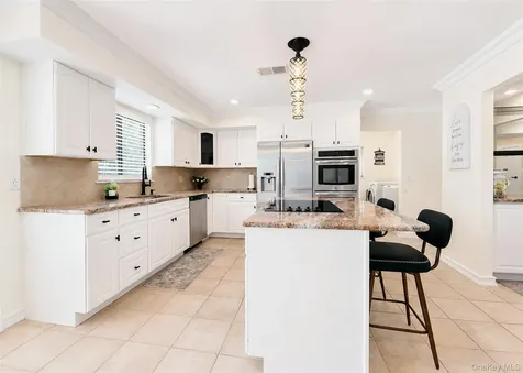 25 Vineyard Way Mount Sinai NY 11766
