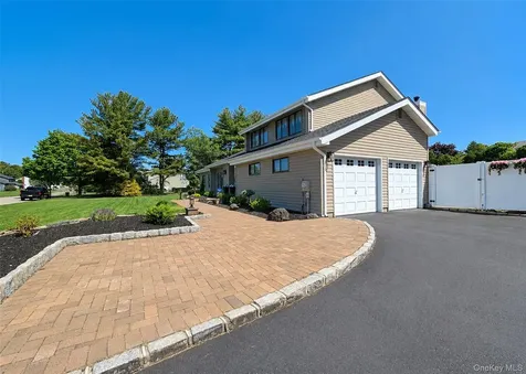 25 Vineyard Way Mount Sinai NY 11766