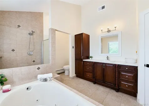 25 Vineyard Way Mount Sinai NY 11766