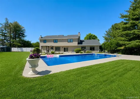 25 Vineyard Way Mount Sinai NY 11766