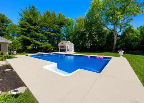 25 Vineyard Way Mount Sinai NY 11766