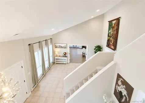 25 Vineyard Way Mount Sinai NY 11766