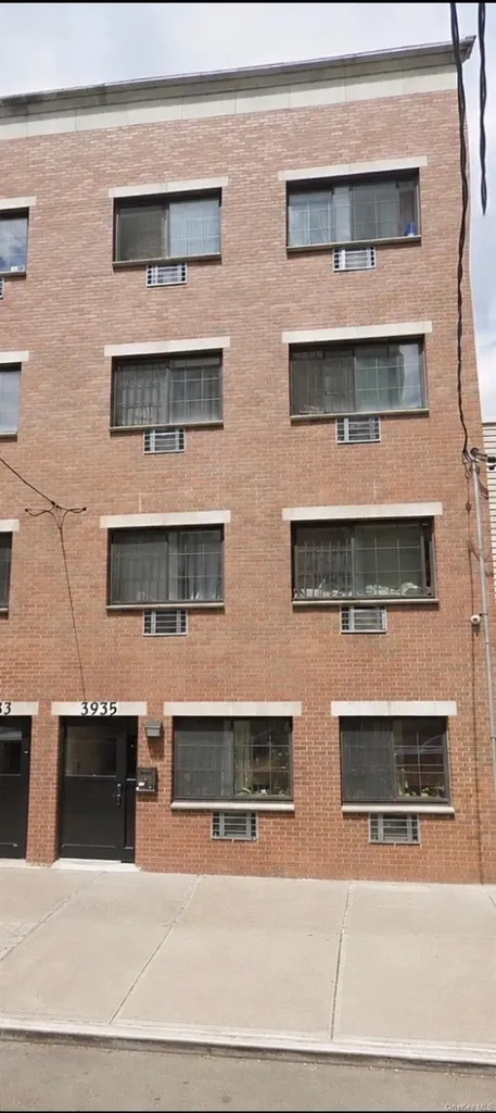 3935 Carpenter Avenue Bronx NY 10466