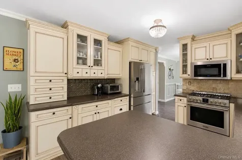 6 Lea Avenue Manorville NY 11949