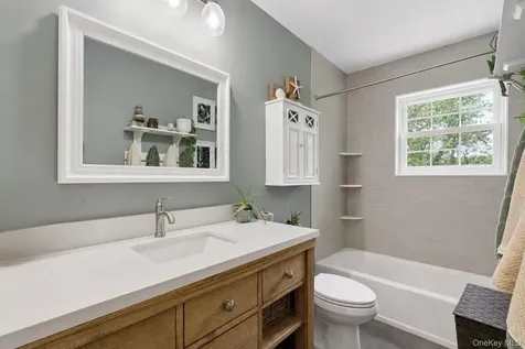 6 Lea Avenue Manorville NY 11949