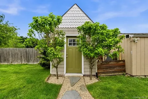 6 Lea Avenue Manorville NY 11949