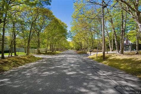 50 Runnymeade Drive East Hampton NY 11937