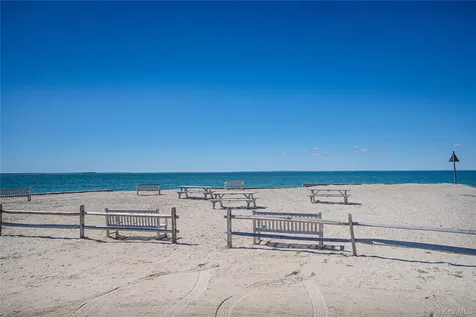 50 Runnymeade Drive East Hampton NY 11937