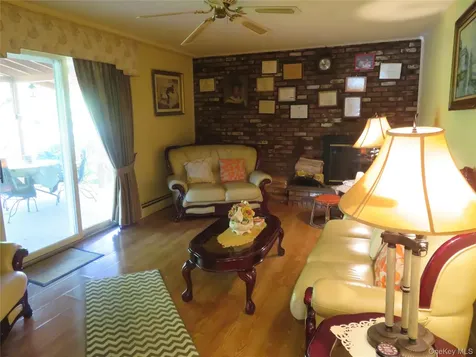 440 Spangle Drive North Babylon NY 11703