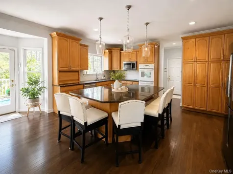 3 Alloway Crescent Highland Mills NY 10930