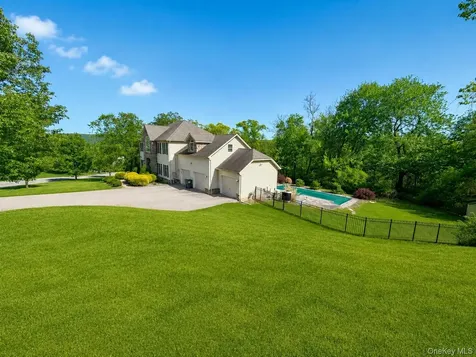 3 Alloway Crescent Highland Mills NY 10930
