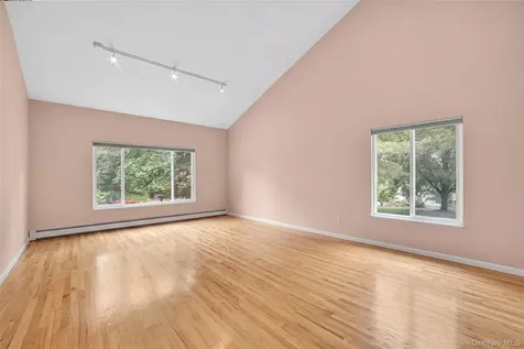 3 Leir Court White Plains NY 10605