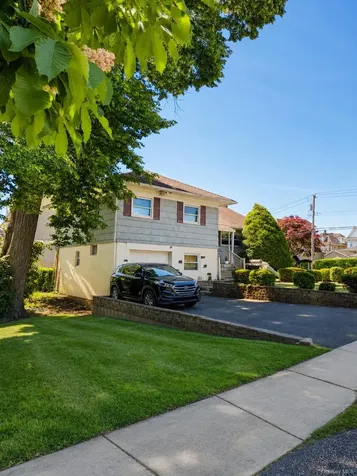 180 Sutton Manor Road New Rochelle NY 10801