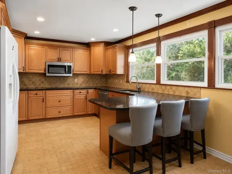 180 Sutton Manor Road New Rochelle NY 10801