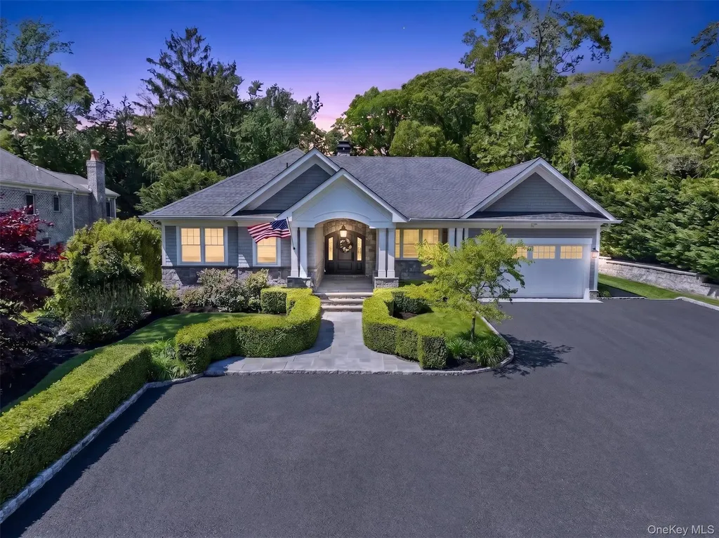379 Frost Pond Road Glen Head NY 11545