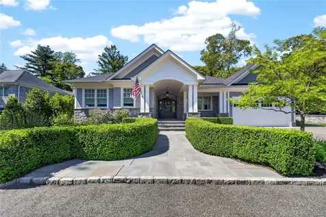 379 Frost Pond Road Glen Head NY 11545