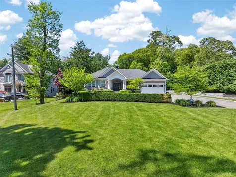 379 Frost Pond Road Glen Head NY 11545