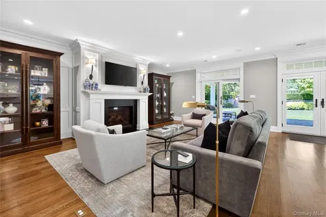 379 Frost Pond Road Glen Head NY 11545
