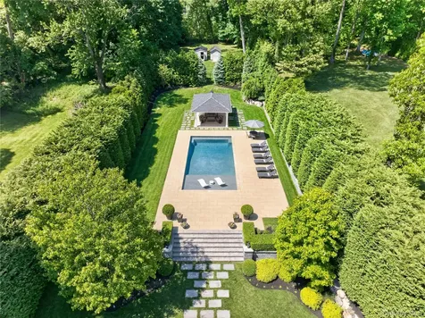 379 Frost Pond Road Glen Head NY 11545