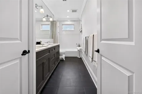 379 Frost Pond Road Glen Head NY 11545