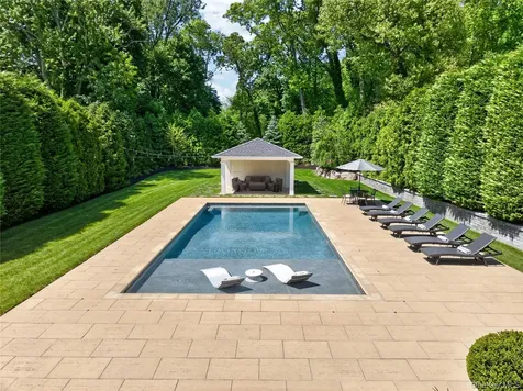 379 Frost Pond Road Glen Head NY 11545
