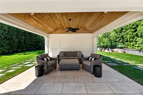 379 Frost Pond Road Glen Head NY 11545