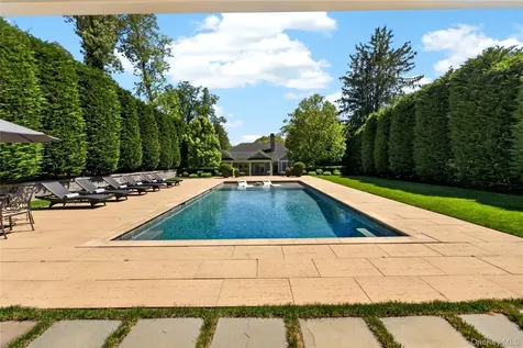 379 Frost Pond Road Glen Head NY 11545