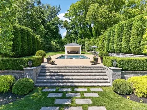 379 Frost Pond Road Glen Head NY 11545