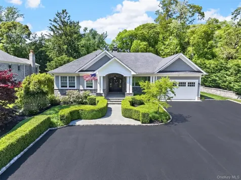 379 Frost Pond Road Glen Head NY 11545