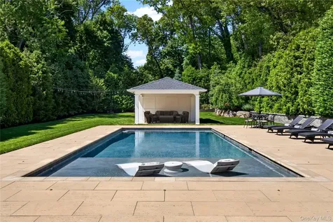 379 Frost Pond Road Glen Head NY 11545