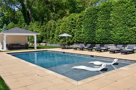 379 Frost Pond Road Glen Head NY 11545