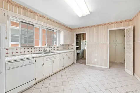 174 Fairview Avenue Port Chester NY 10573