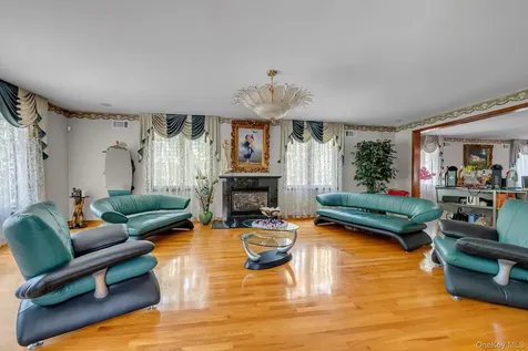 18042 Aberdeen Road Jamaica NY 11432
