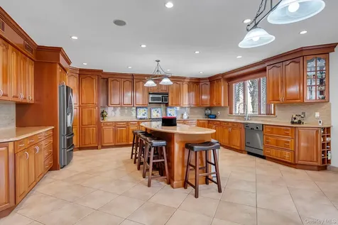 18042 Aberdeen Road Jamaica NY 11432