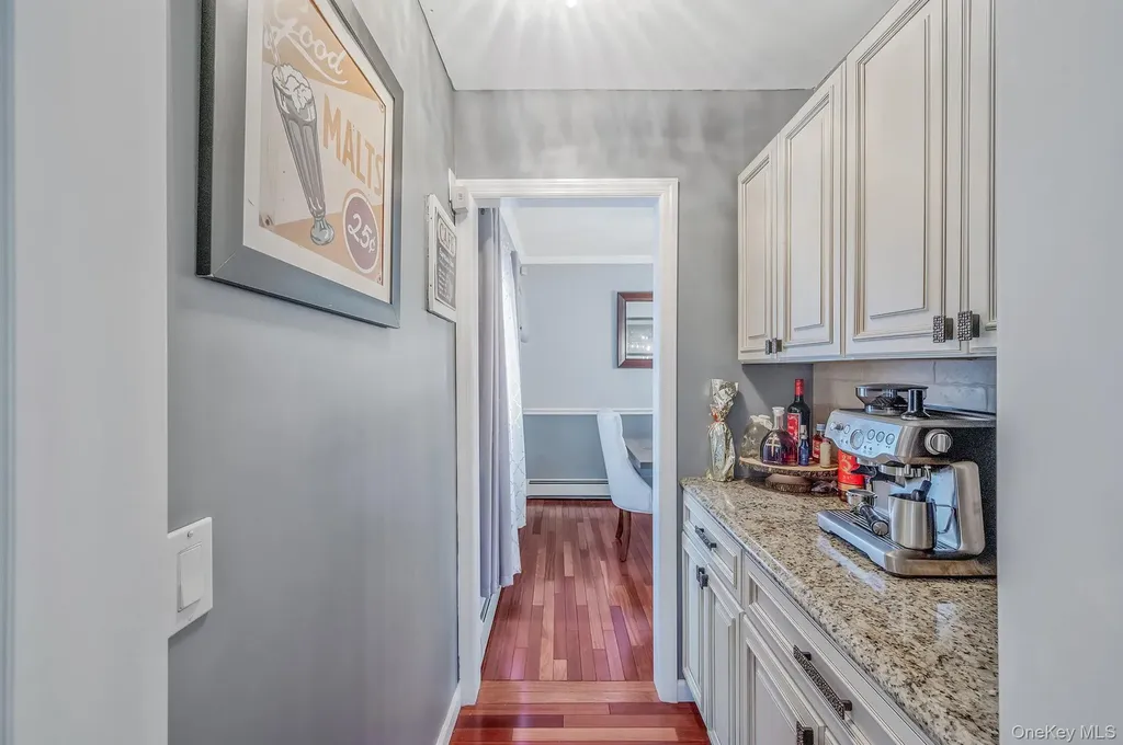 2 Sutton Place Massapequa NY 11758