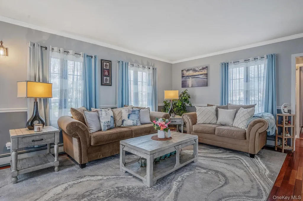 2 Sutton Place Massapequa NY 11758