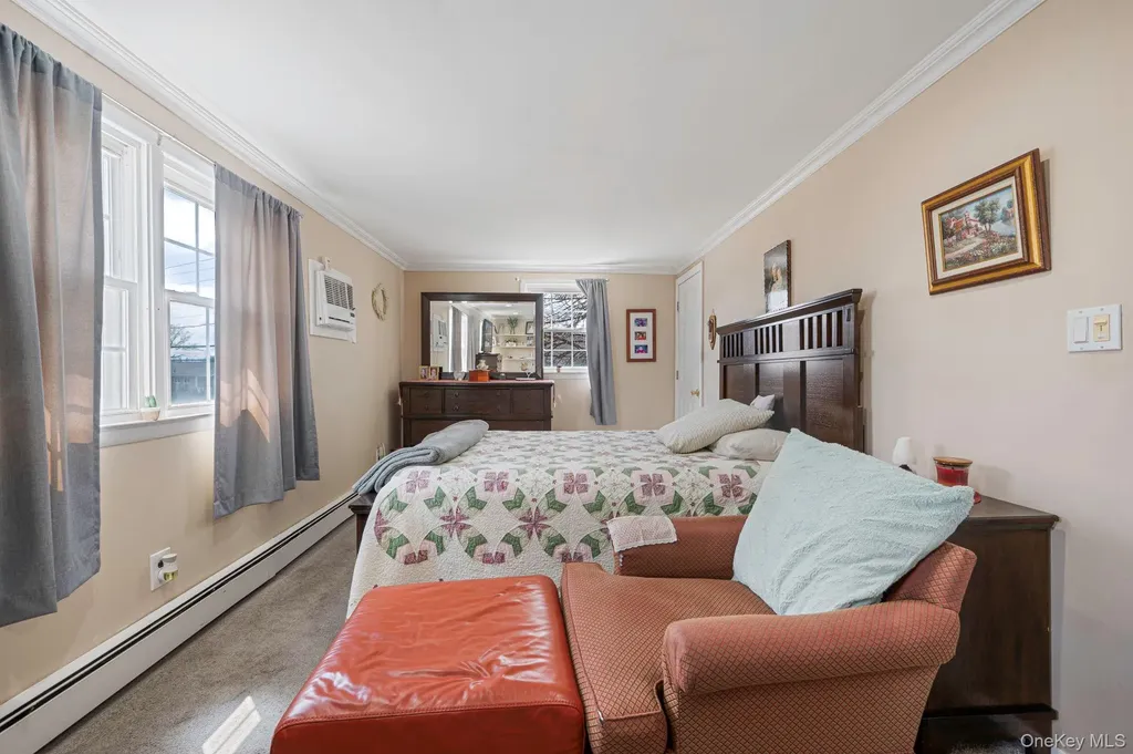 2 Sutton Place Massapequa NY 11758